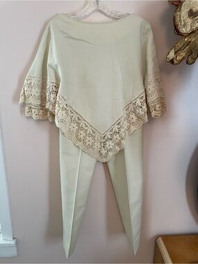 Cream Crochet Trim Slim Aarons Poncho Top w Matching Cigarette Pants Size Small